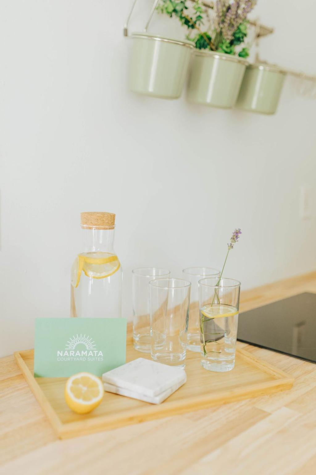 Naramata Courtyard Suites Ngoại thất bức ảnh