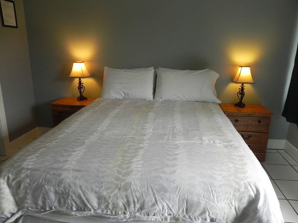 Naramata Courtyard Suites Ngoại thất bức ảnh