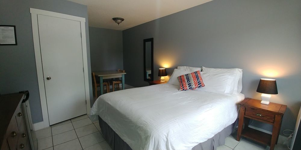 Naramata Courtyard Suites Ngoại thất bức ảnh